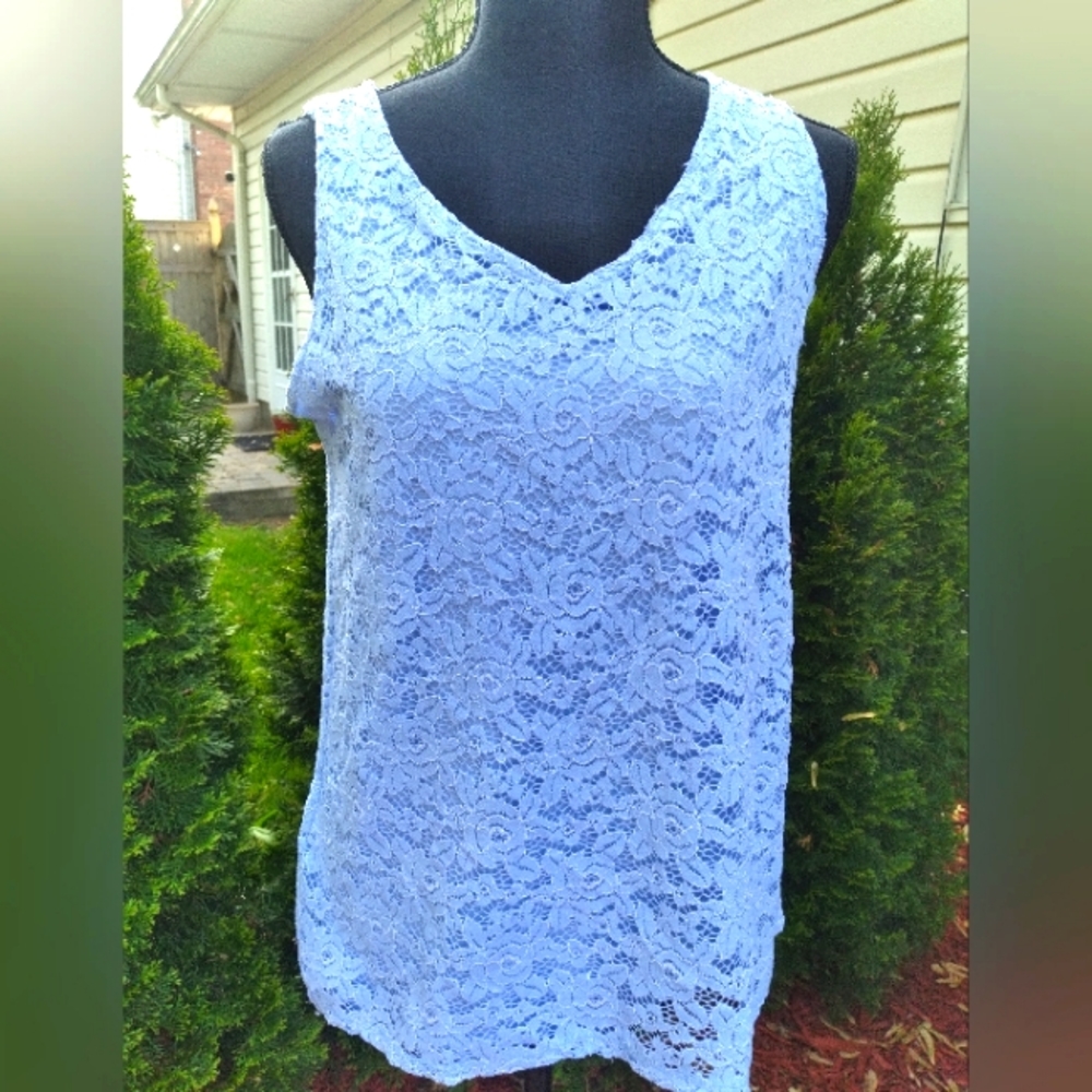 Ellen Tracy MEDIUM  Company V-neck Lace HiLo Stretch Top - Lavendar